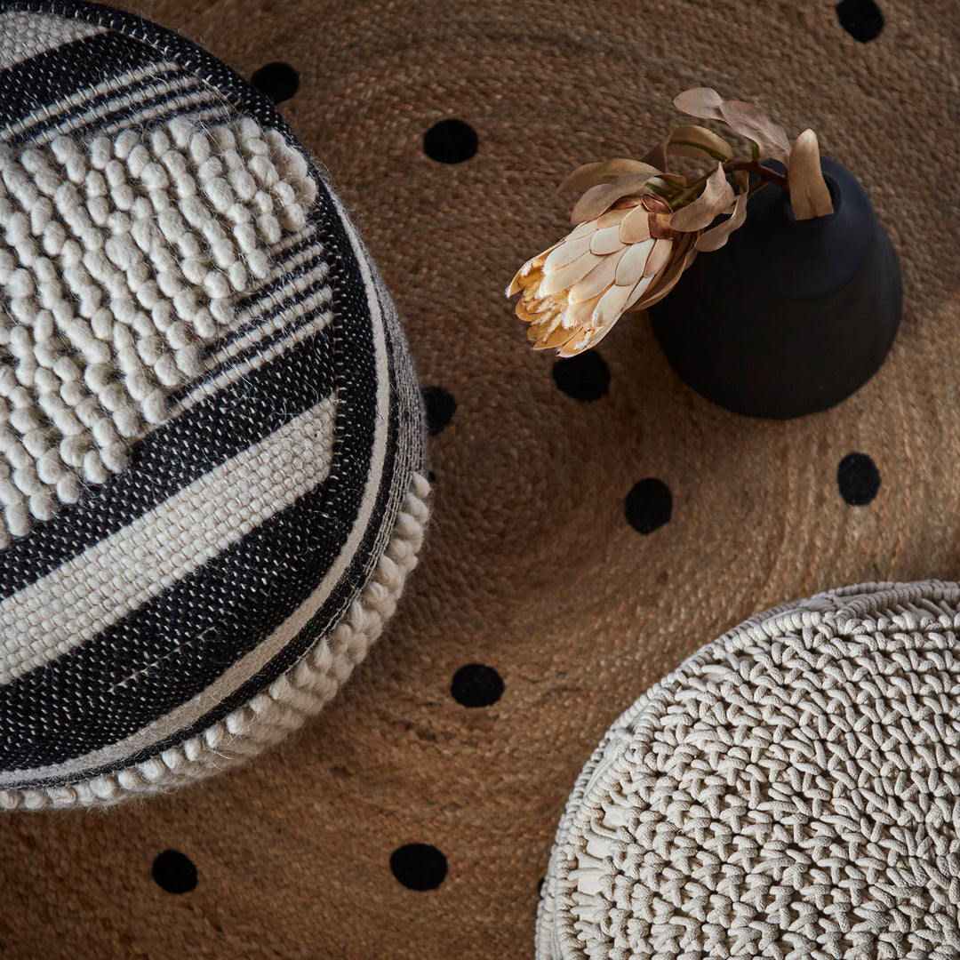 Affari of Sweden - MINNA Sittpuff, Svart/elfenben