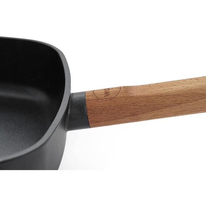 Woll - ECO Logic QXR Stekpanna 28 cm trähandtag fyrkantig